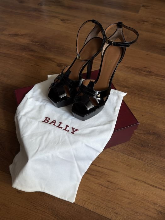 Женские Bally Сандалии Чёрные 38