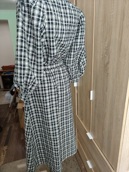 Femme Robe Noire 38 / M / 46