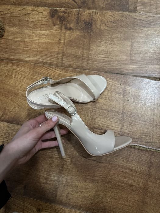 Женские Босоножки Бежевые 37