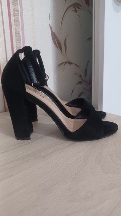 Женские Босоножки Чёрные 37