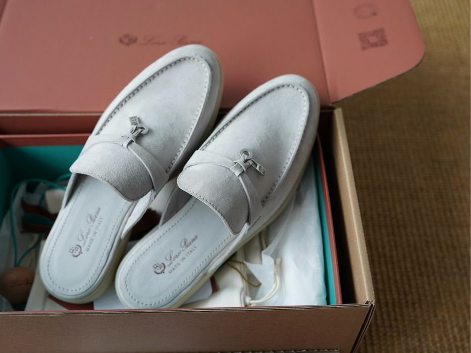 Женские Loro Piana Лоферы Серый 38