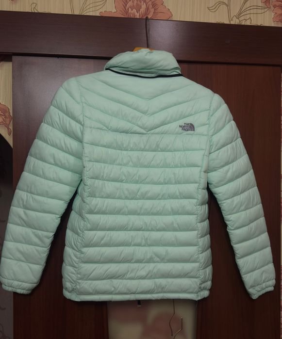 Женская The North Face Куртка Зелёный Пух 36