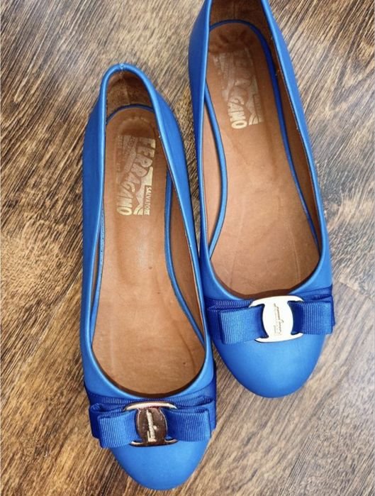 Женские Salvatore Ferragamo Туфли Тёмно-синие Кожа