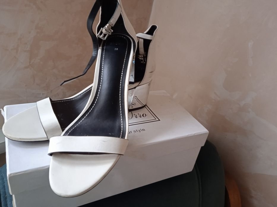 Donna Bershka Tacchi Bianchi Pelle Sintetica 38