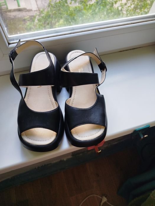 Femme Talons Noirs Cuir 39