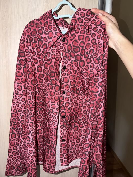 Damen Sommeranzug Rote Bluse und Shorts 36