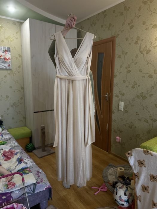 Женское Платье Бежевое 38