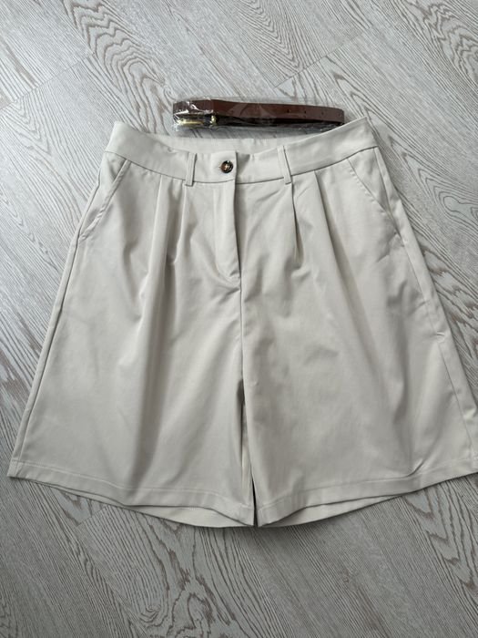 Women Shorts Beige 40