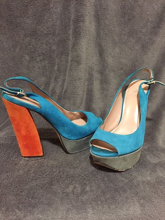 Женские Vince Camuto Босоножки 38