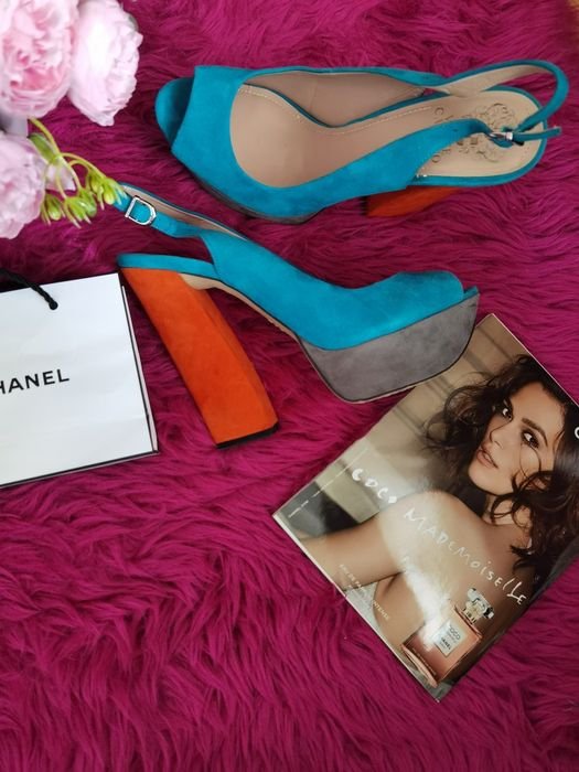 Женские Vince Camuto Босоножки Замша 40