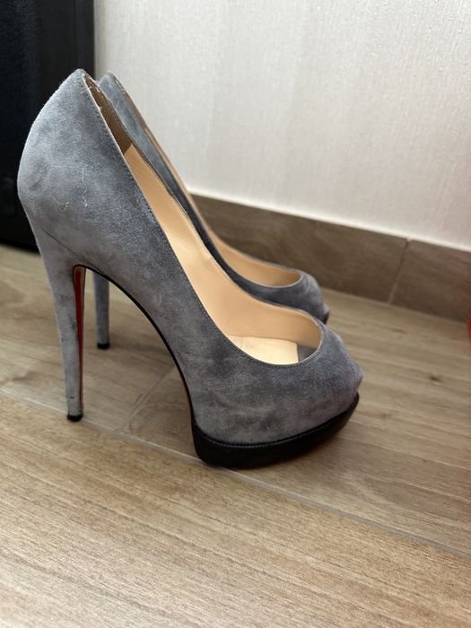 Женские Christian Louboutin Туфли Кожа 36,5