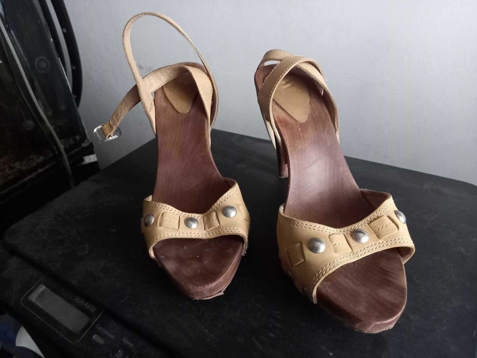 Женские Dolce Gabbana Босоножки Бежевый 38.5