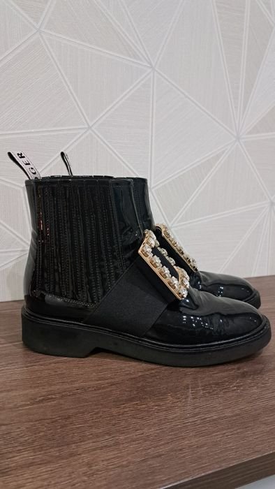 Женские Roger Vivier Черевики Чёрные Лаковая кожа