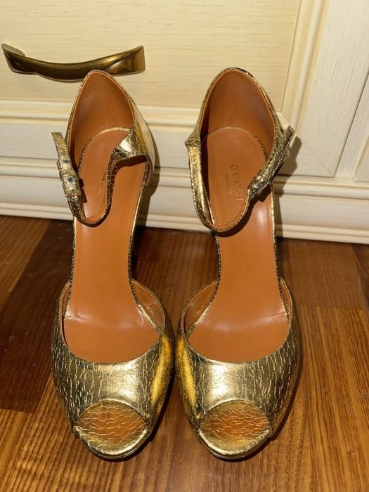 Women Gucci Heels Gold Leather 37
