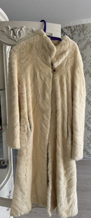 Femme Mido International Manteau en Fourrure Beige