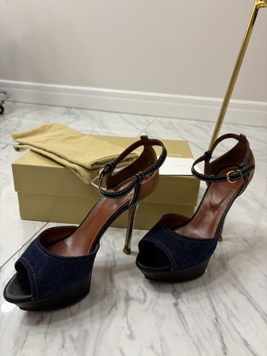 Женские Sergio Rossi Босоножки Кожа 37.5