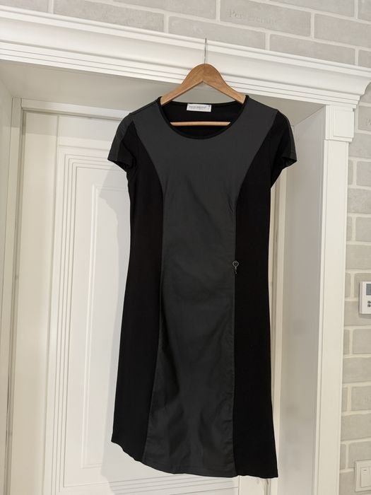 Женское Rinascimento Платье Чёрное 40