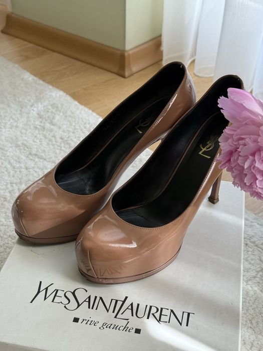 Donna YSL Tacchi 39