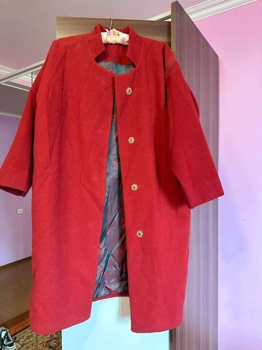 Женское Fendi Пальто Красное Кашемир 40