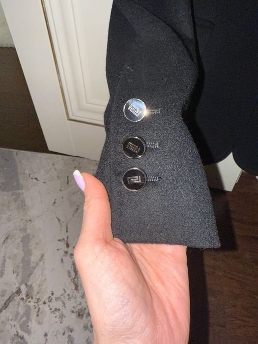 Женское Versace Пальто Чёрное Кашемир