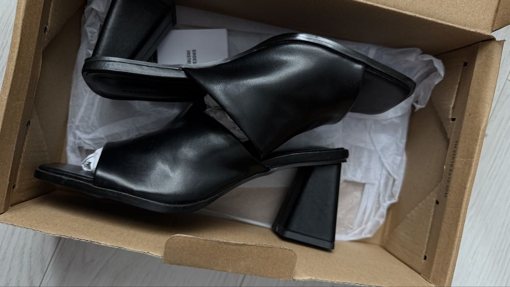 Женские Reserved Мюли Чёрные Кожа 37