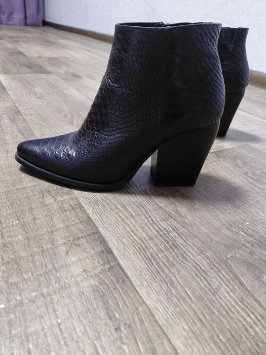 Женские Vitto Rossi Ботильоны Чёрные Кожа 39