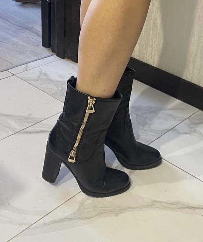Женские Jimmy Choo Ботинки Чёрный 37,5