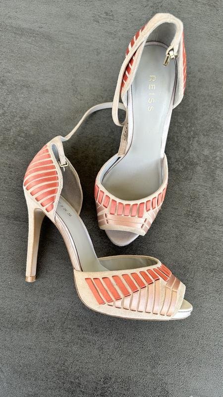 Donna Reiss Tacchi Corallo 37