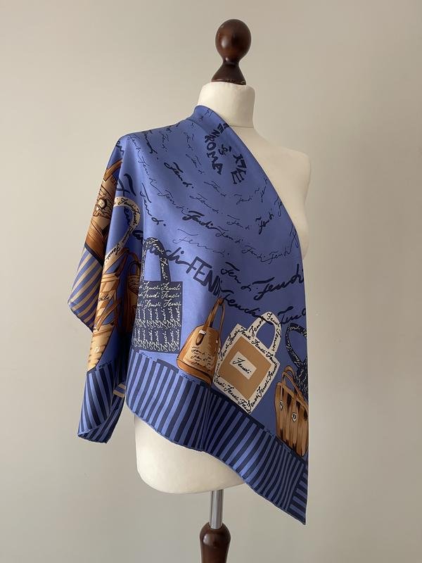 Femme Fendi Écharpe Bleue Soie Taille Unique