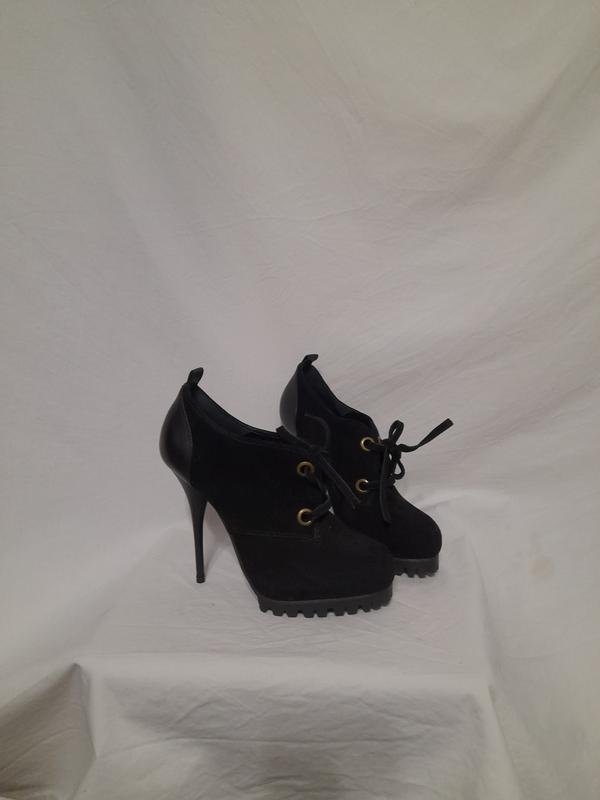 Damen Carvela Stiefeletten Schwarz 38.5