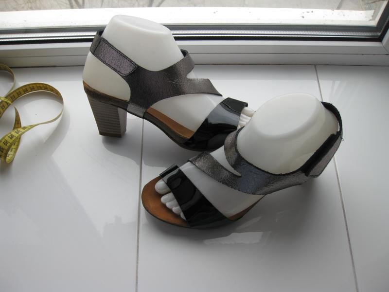 Женские Clarks Босоножки Чёрный Кожа 38