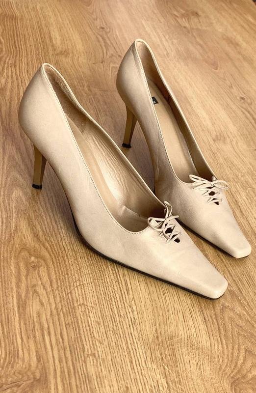 Женские Stuart Weitzman Туфли Бежевый Кожа 38