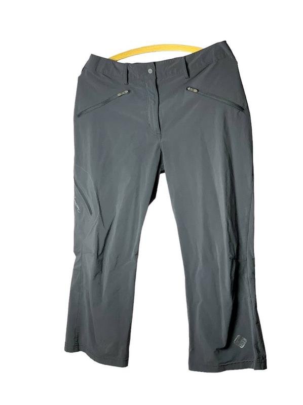 Женские Salomon Шорты Серый Нейлон 38 / M / 46