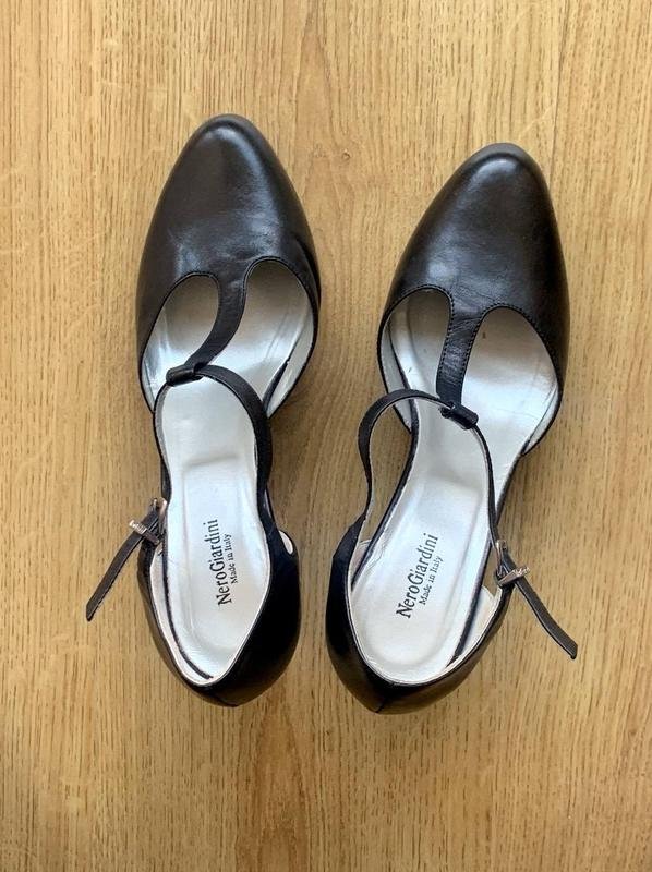 Женские Nero Giardini Туфли Чёрные Кожа 35.5