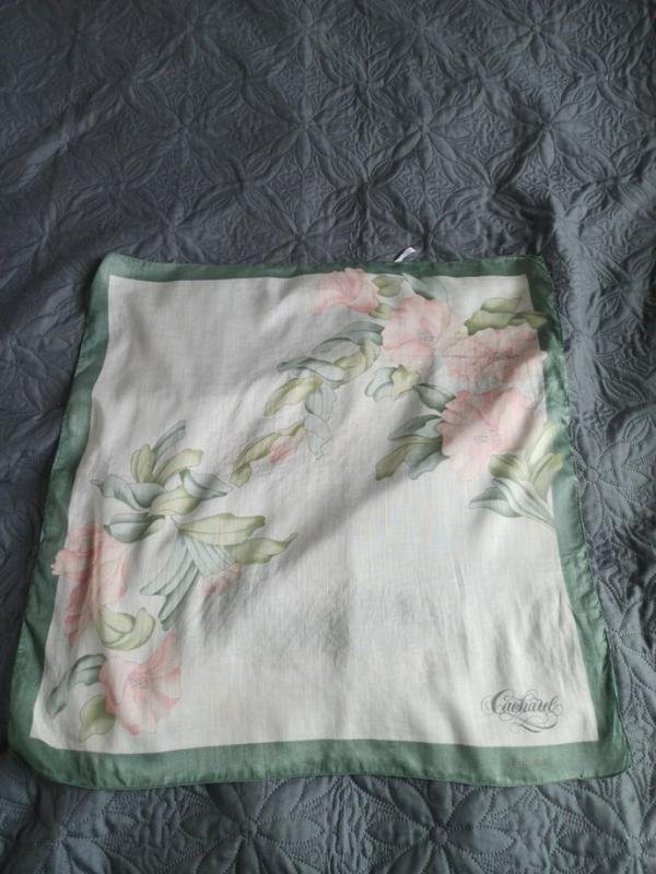 Women Cacharel Scarf Pink