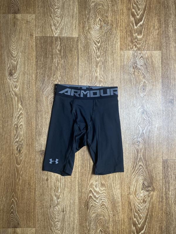 Herren Under Armour Shorts Schwarz 30 / S / 44