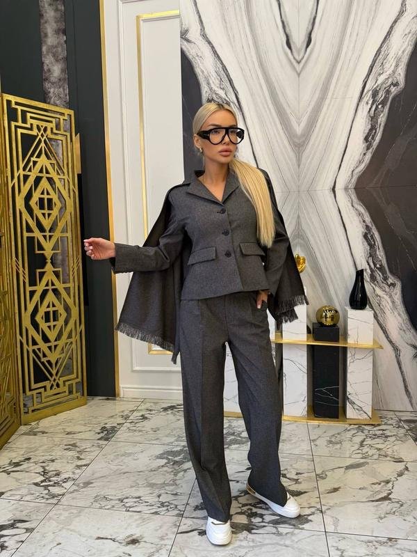 Женский Christian Dior Костюм Серый 36 / S / 44