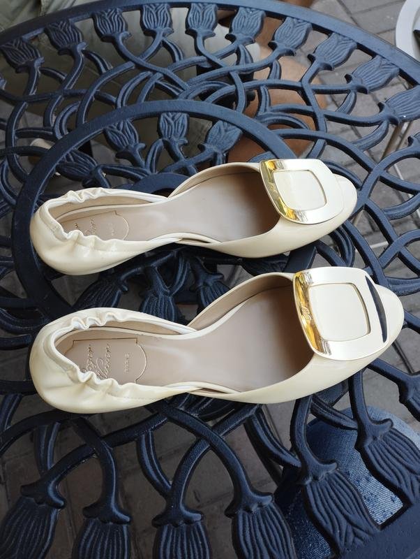 Damen Roger Vivier Slipper Beige Lackleder 36