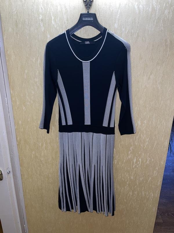 Женское Karl Lagerfeld Платье Чёрный 38 / M / 46