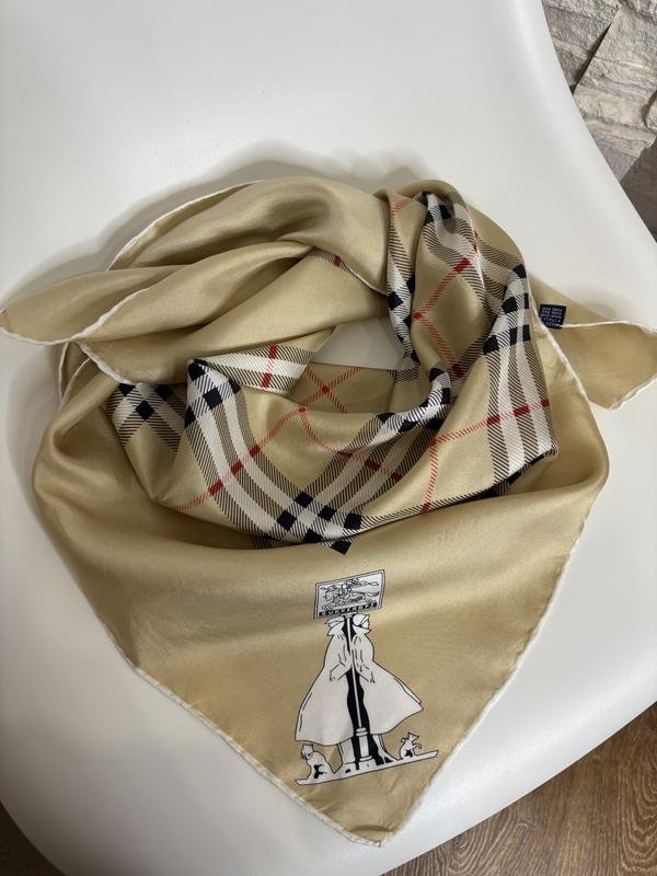 Женский Burberry Шарф Бежевый Шелк