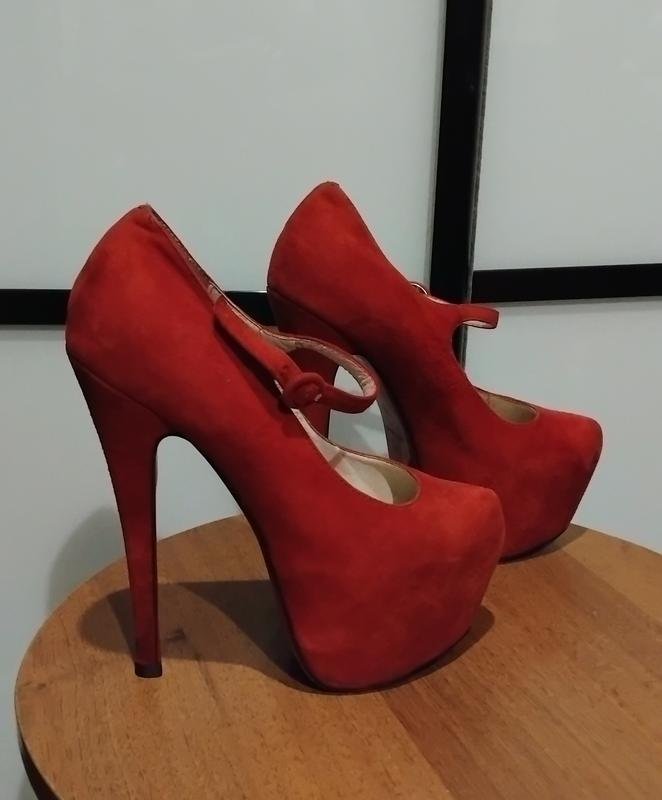 Damen Christian Louboutin Absätze Rot Wildleder 35