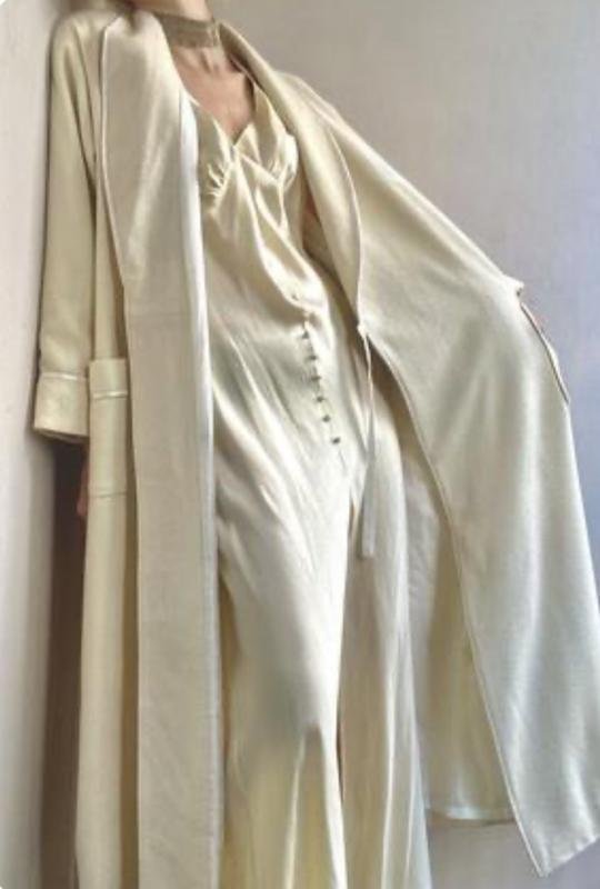 Женский Givenchy Халат Белый Шерсть 38 / M / 46