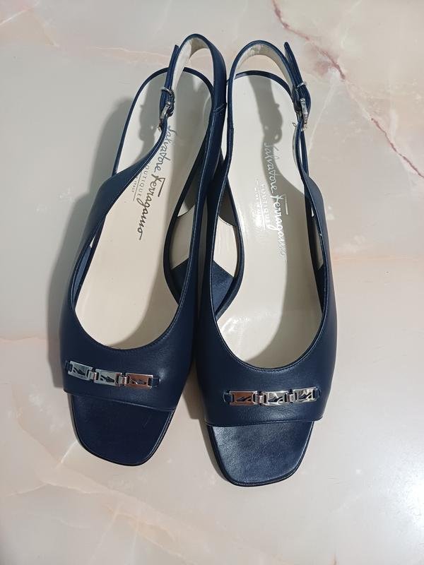 Женские Salvatore Ferragamo Босоножки Синий Кожа