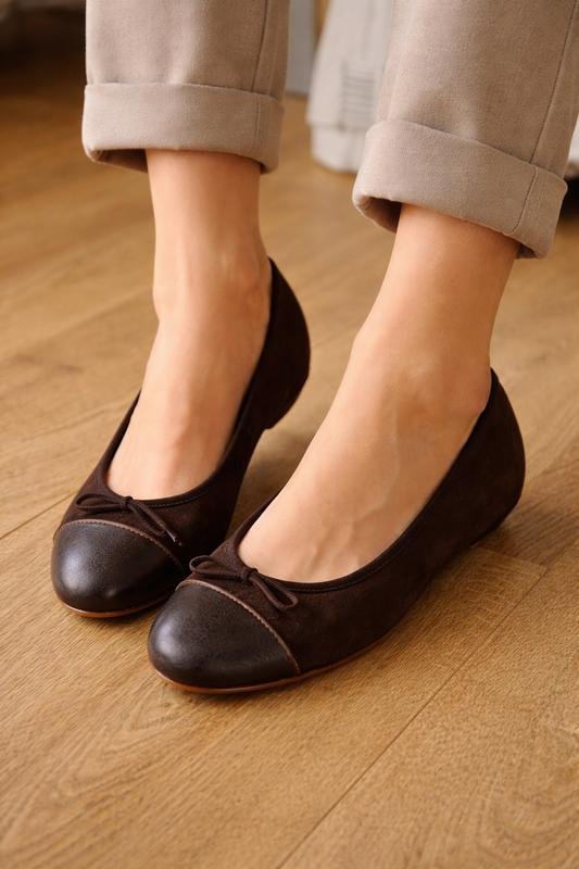 Женские Salvatore Ferragamo Туфли Коричневый Замша