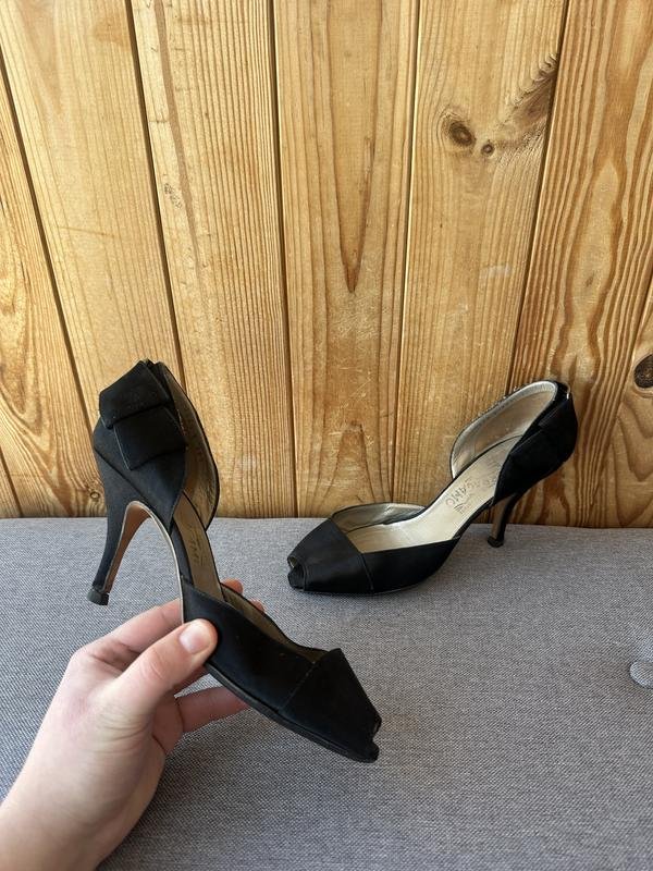 Женские Salvatore Ferragamo Туфли Чёрные 39.5