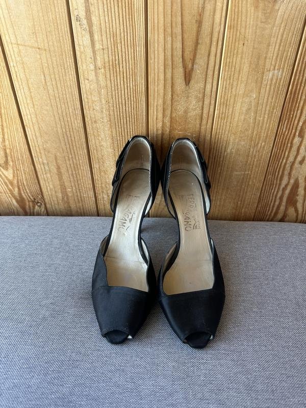 Женские Salvatore Ferragamo Туфли Чёрные 39.5