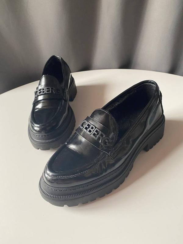 Женские Iceberg Лоферы Чёрные 36.5