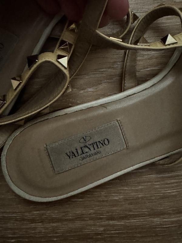 Женские Valentino Босоножки Бежевый 38