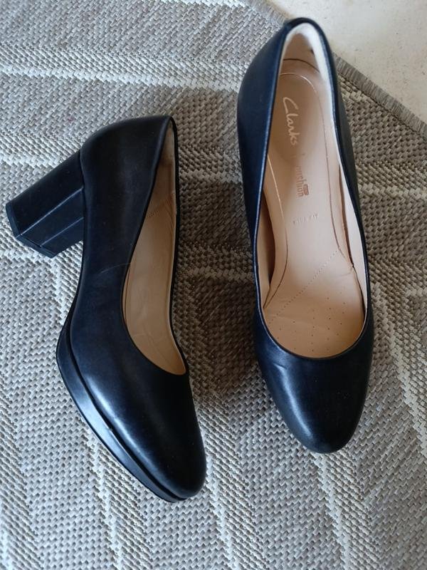 Женские Clarks Туфли Чёрные Кожа 38.5