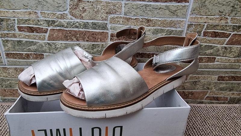 Женские Clarks Босоножки Серебристый Кожа 38
